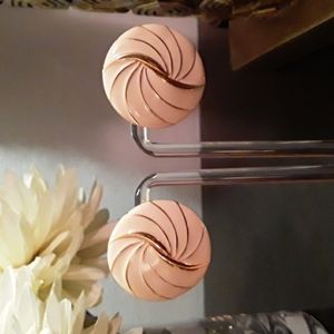 2/$35🌀80s NAPIER Earrings, Cream-White & Gold Tone, pierced